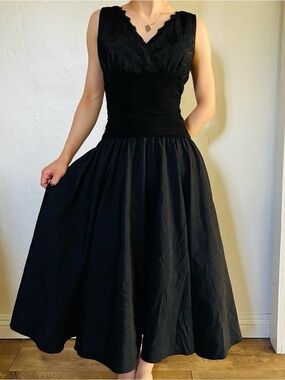 GORGEOUS Jessica Howard Black Lace Bodice Midi Dress - Like New - Size 6 🫶🏻